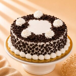 Black Forest Cake with rich chocolate sponge, fresh whipped cream, and chocolate shavings, available for online cake delivery in Chennai from Heydudes Cake Cafe.