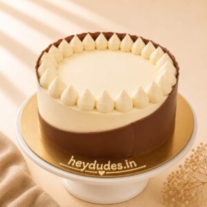 Mango Delight Cake made with soft sponge, fresh mango cream, and premium mango topping, available for online cake delivery in Chennai from Heydudes Cake Cafe.